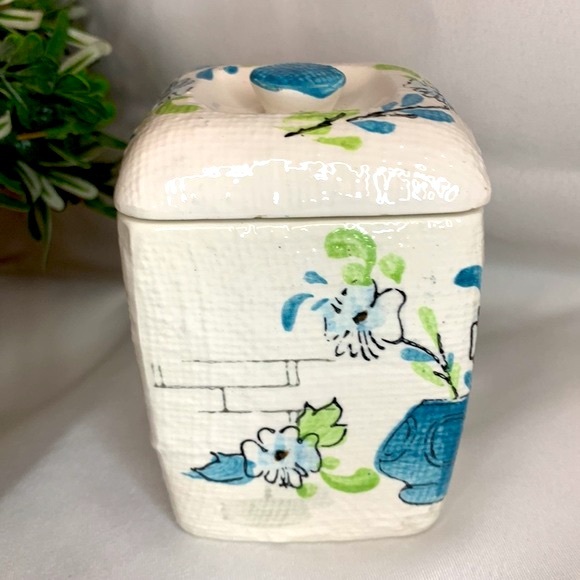 Vintage Provincial bright green, blue & off white ceramic tea storage container - Picture 7 of 10